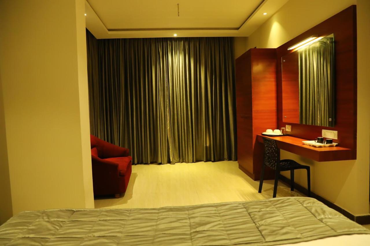 Avenue Hotel Chennai Exterior photo